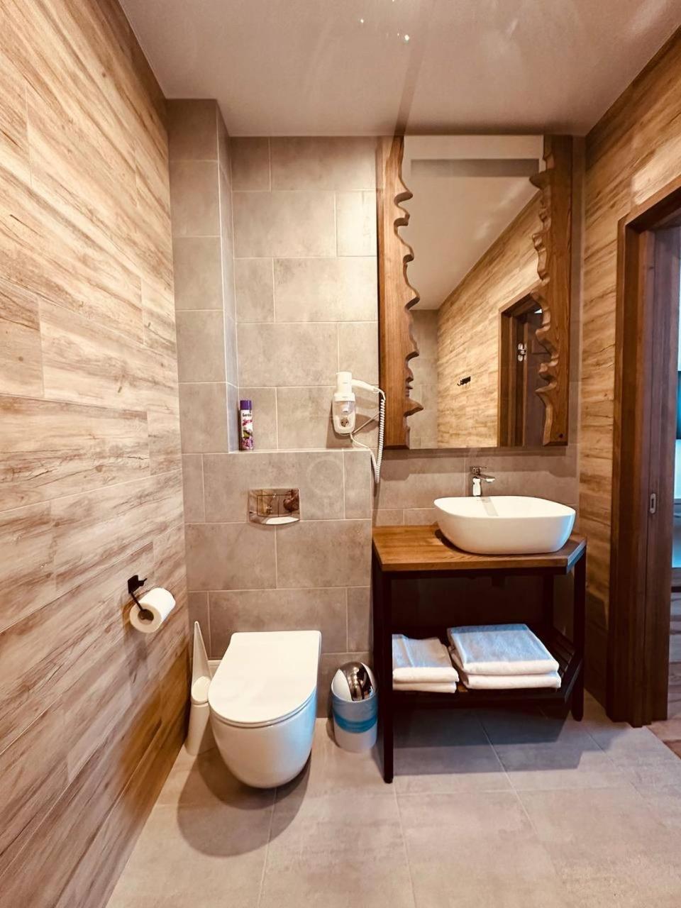 Фільварок Кмитів Hotel Velyki Kosharishcha Buitenkant foto