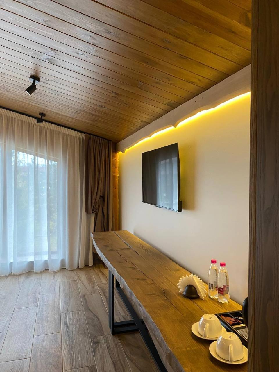 Фільварок Кмитів Hotel Velyki Kosharishcha Buitenkant foto