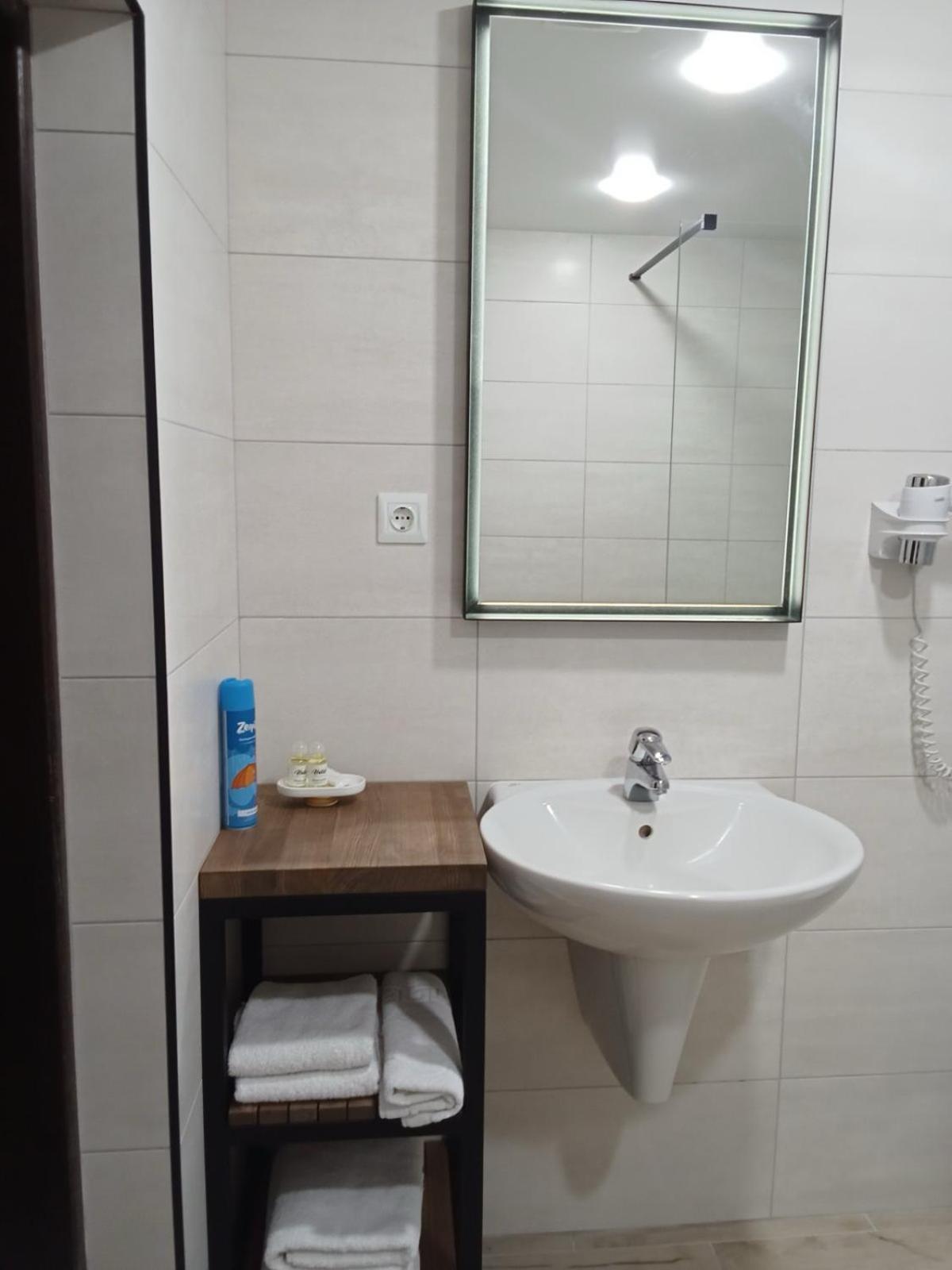 Фільварок Кмитів Hotel Velyki Kosharishcha Buitenkant foto